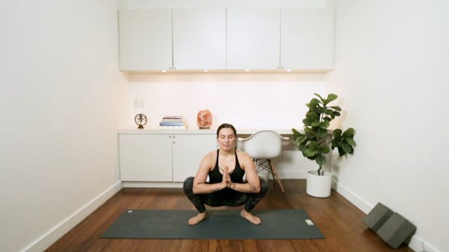 Mindful Mantra Flow (40 min) - with K...