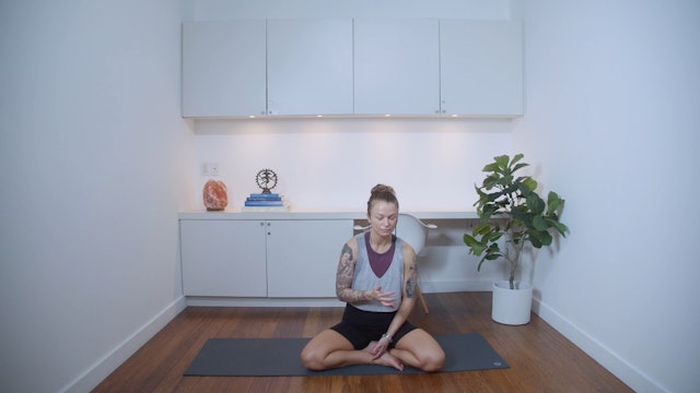 Sacred Space Meditation (7 min) - with Lyndsey Carr