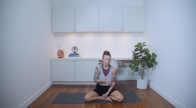 Sacred Space Meditation (7 min) - with Lyndsey Carr