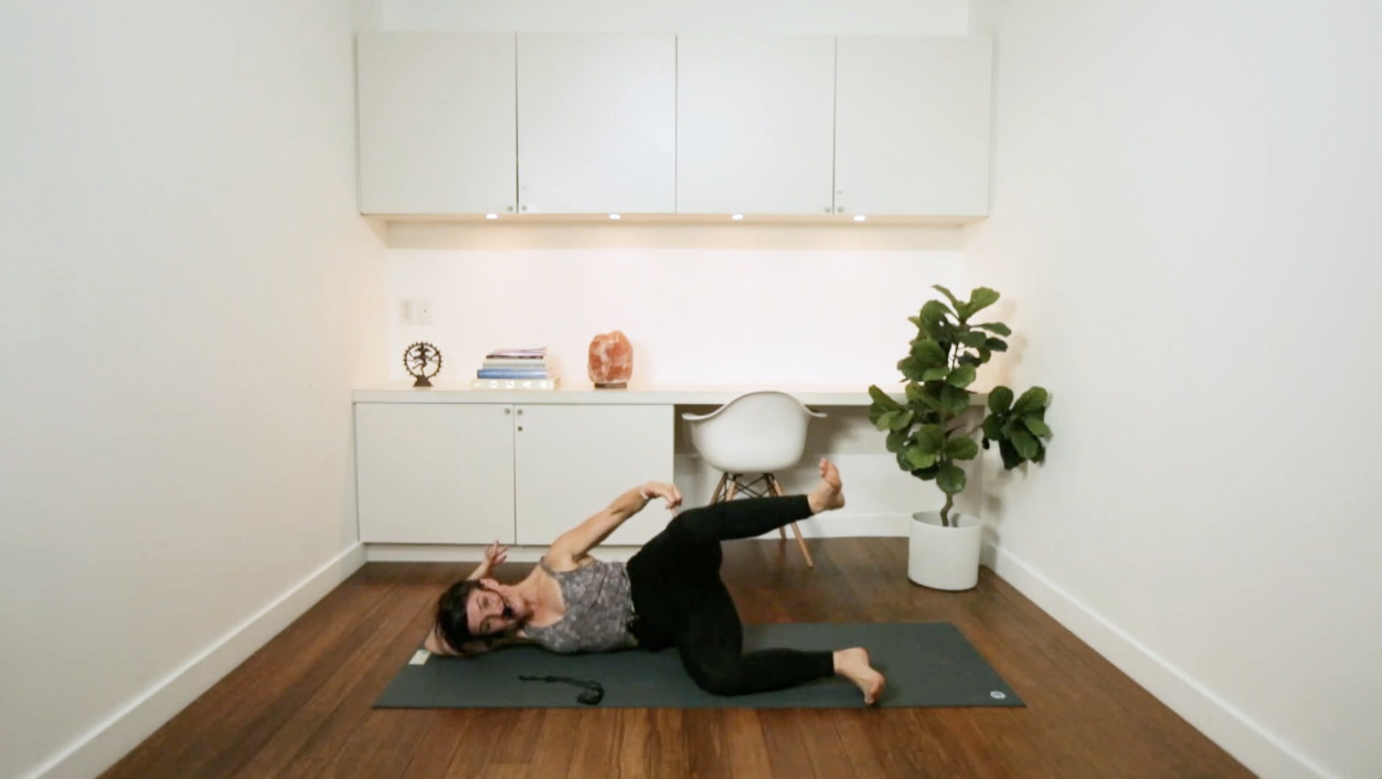 10 Min Tone: Side Glutes (10 min) - with Naomi Joy Gallagher
