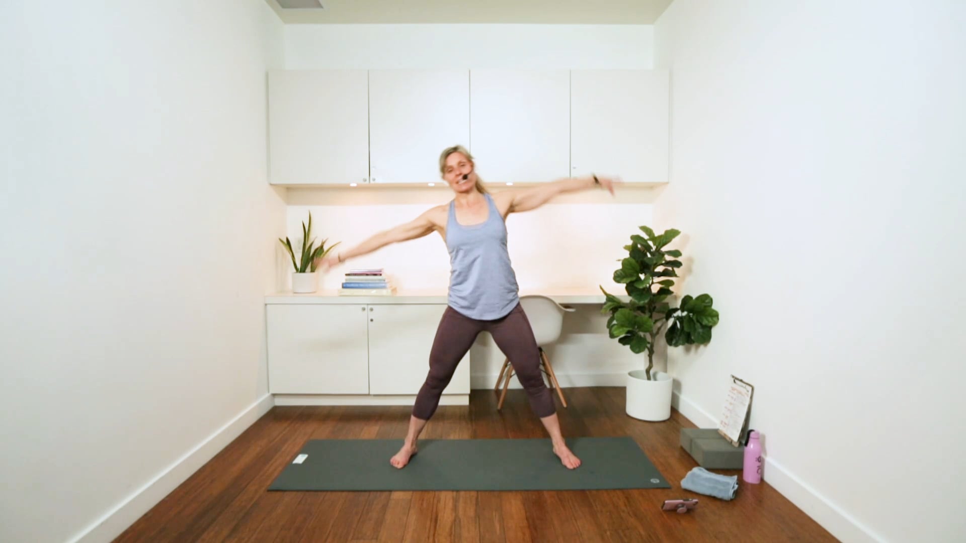 Pilates Cardio & Core (45 min) - with Hana Weinwurm