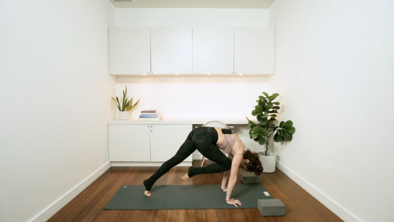 Strong Vinyasa Flow (60 minutes) - with Krystina Simes