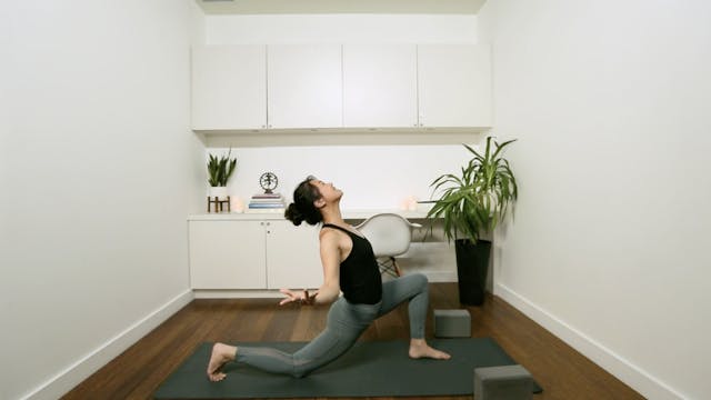 Gentle Heart Centered Flow Yoga (30 m...