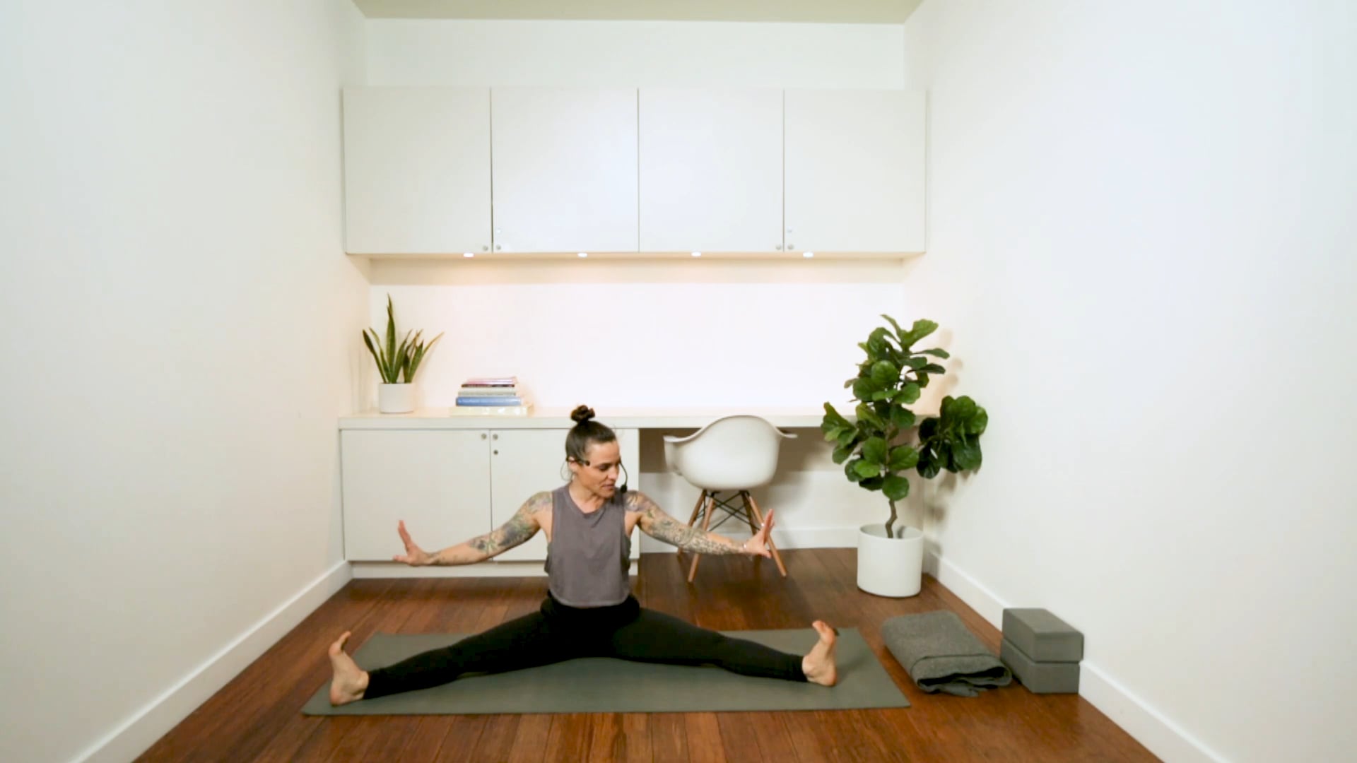 Power & Mythology: Tittibhasana (45 min) - with Crystal Rainbow Borelli