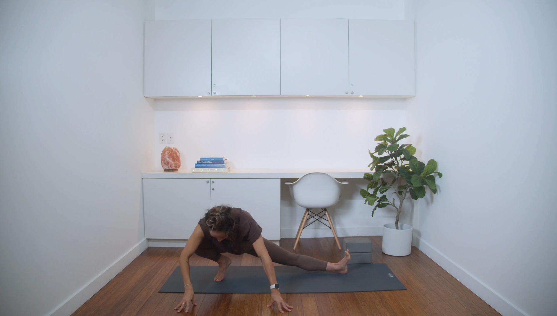 Morning Flow for Circulation and Energy (30 min) - with Mari Dickey