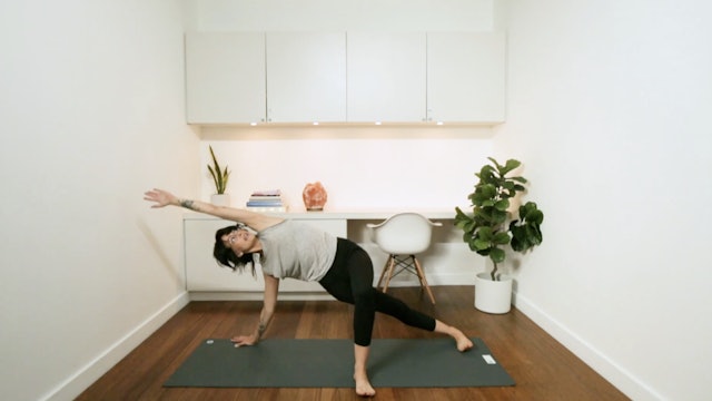 Quick Core Yoga (30 min) - with Sasha Smith