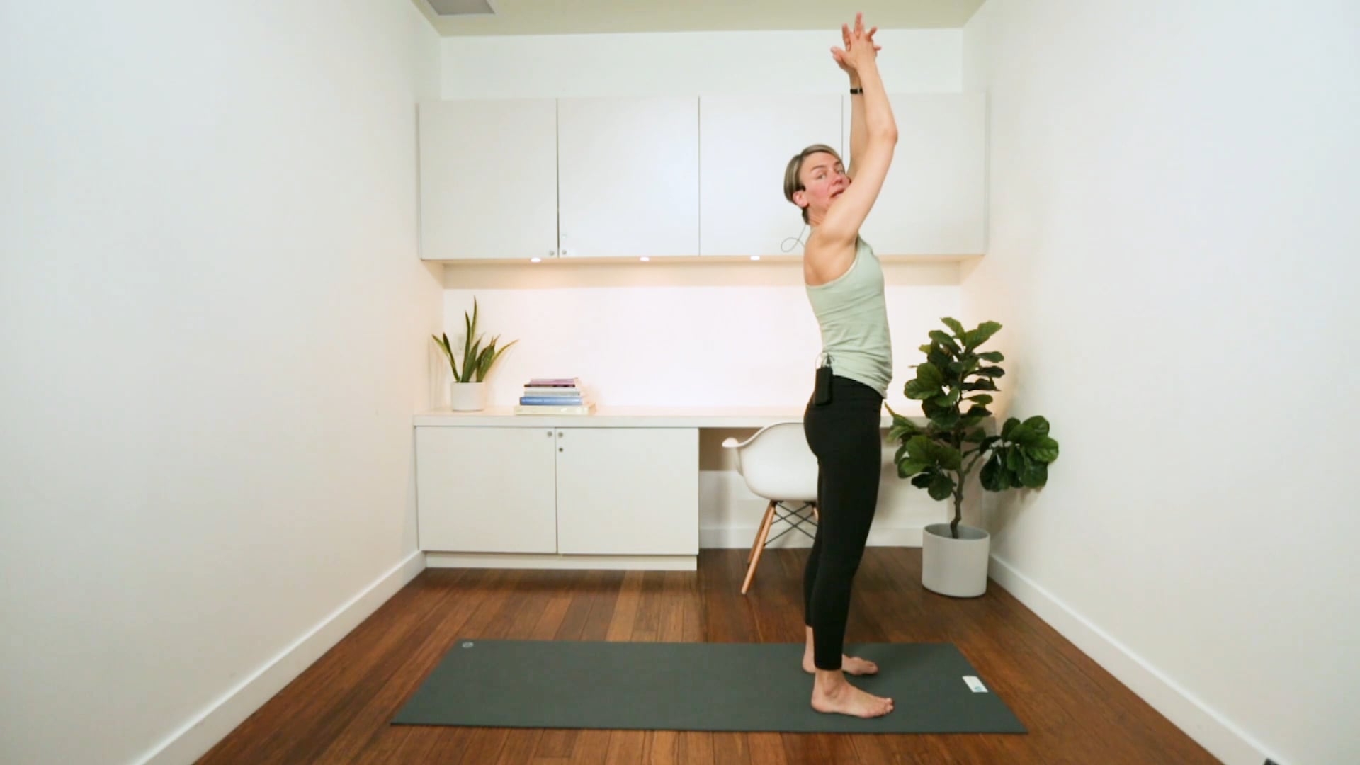 Mini Flow & Meditation (30 min) - with Lisa Sanson