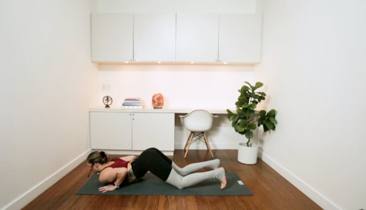 Mellow Flow (35 min) with Vanessa Bourget Vanessa Bourget YYOGA