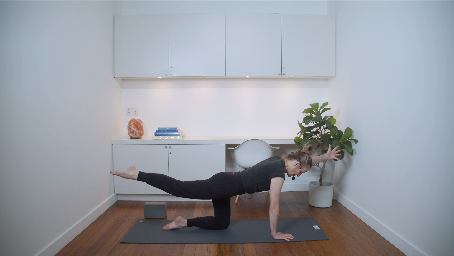 Backbody Love Pilates (15 min) - with Kelly Colleen
