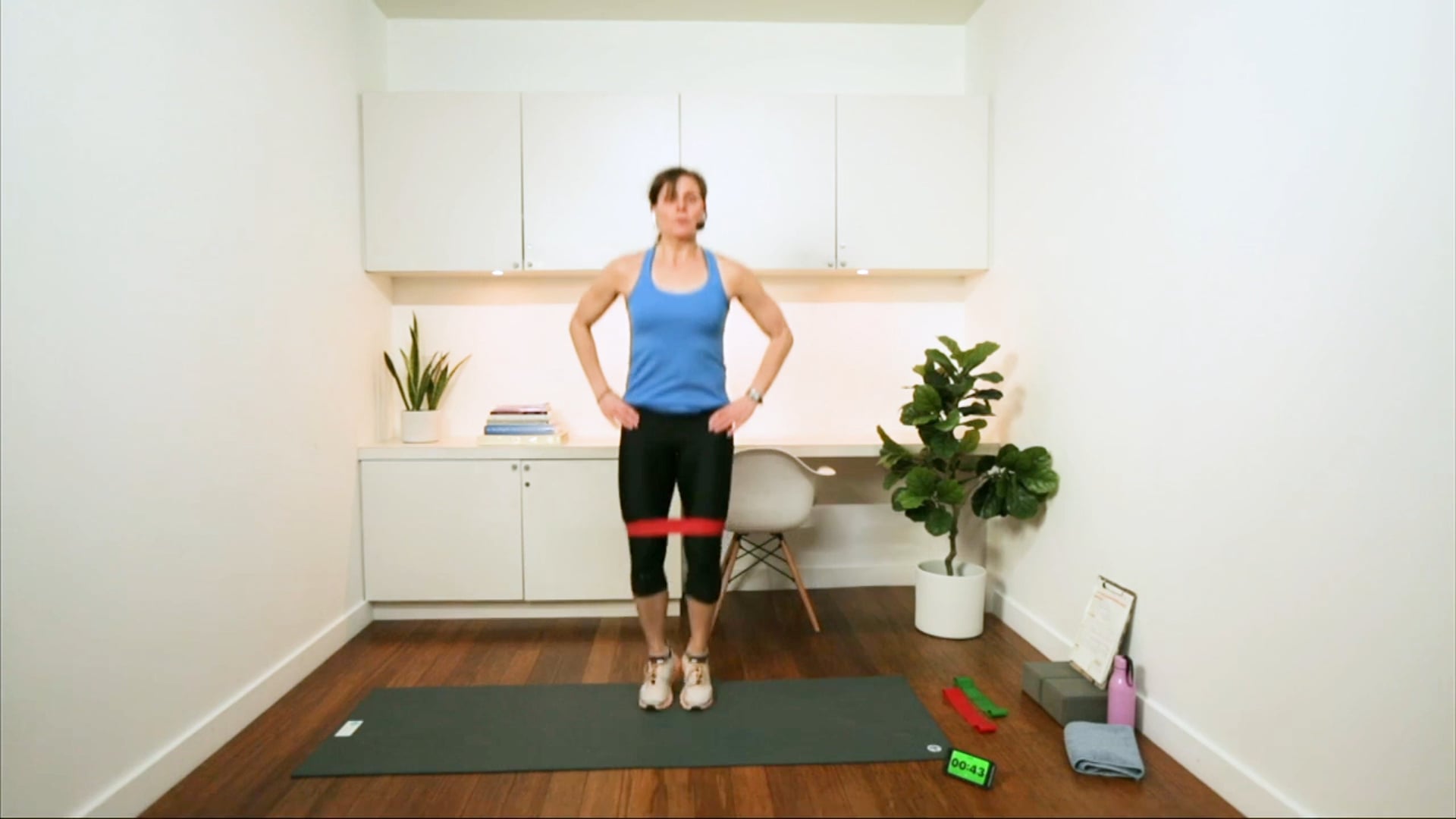 Total Body Mini Band Workout (30 min) - with Hana Weinwurm