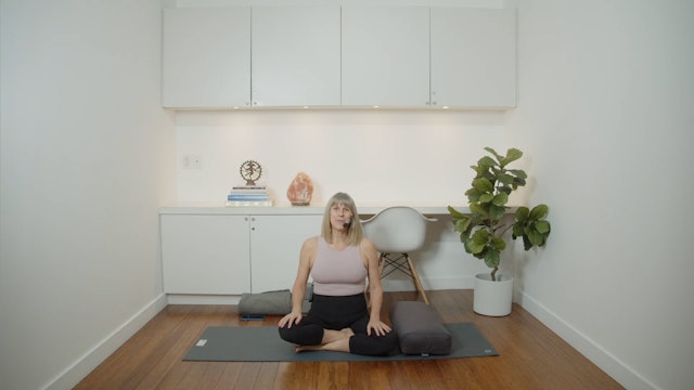 Yin Yoga for the Neck and Shoulders (60 min) - with Lucy St. John
