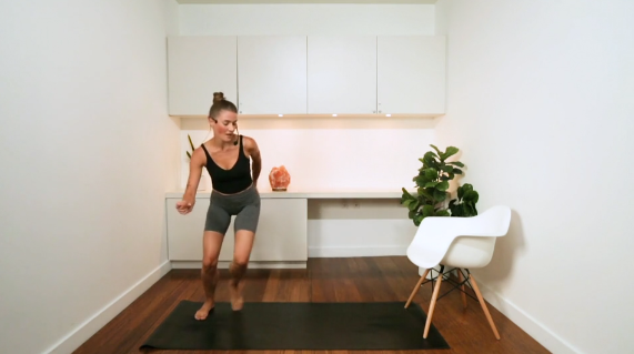 Barre Booty Burn (20 min) - with Heather Obre