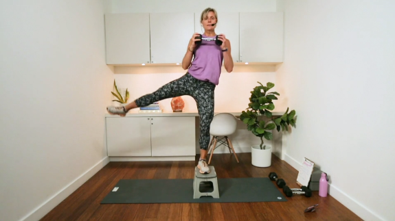 Step Up Workout (20 min) - with Hana Weinwurm