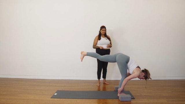 Sthira Power Yoga: Effort and Ease (40 min) - with Aaliya Noorani
