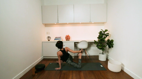 Feel Good Flow (30 min) - with Hillary Keegan