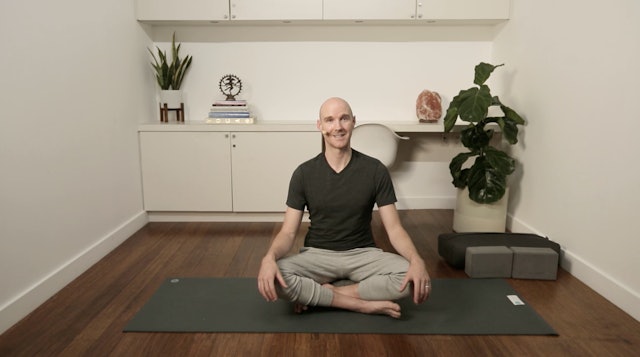 Midday Restorative Yoga (20 min) – with Mark Atherton
