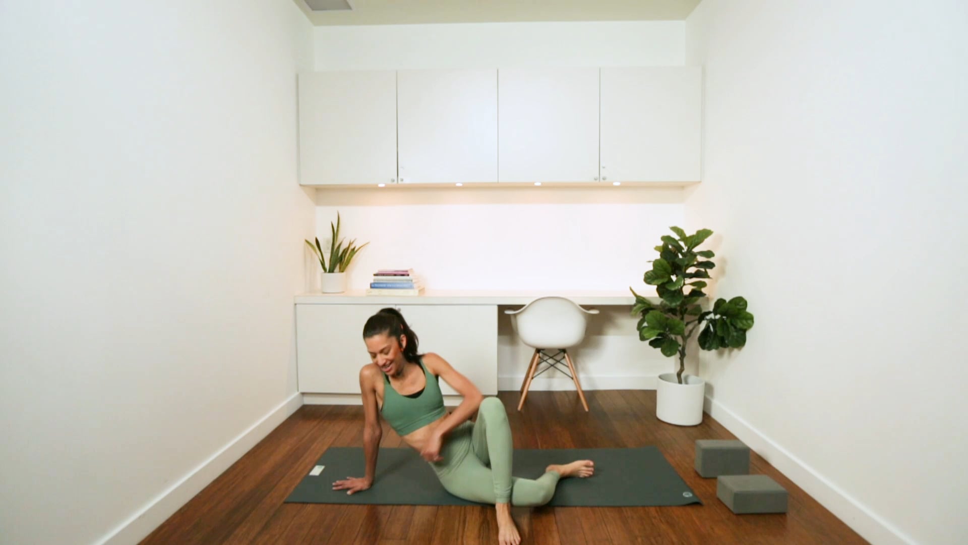 Mini Flow for Hips & Core (30 min) - with Alia Mai