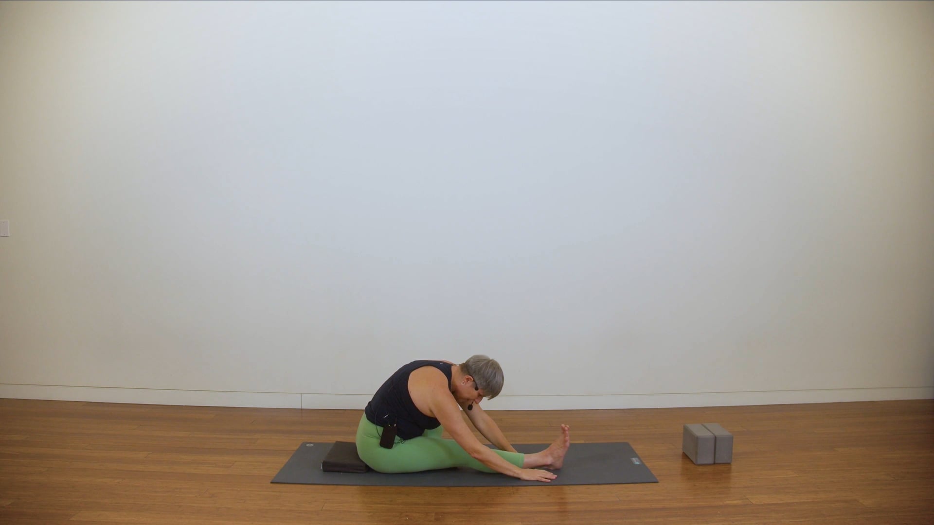 Happy Hips Hatha Yoga for Mobility (40 min) - with Lucy St. John