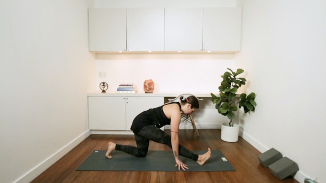 Yoga for Small Spaces (30 min) - with Kyra Morrison