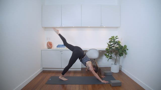 Flow Yoga to Rinse It Out - Alison Kl...
