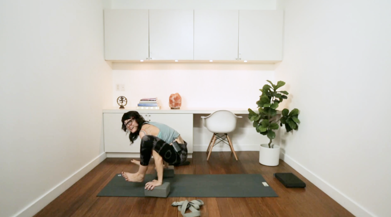 Balanced Heart & Core Flow (55 min) - with Sasha Smith
