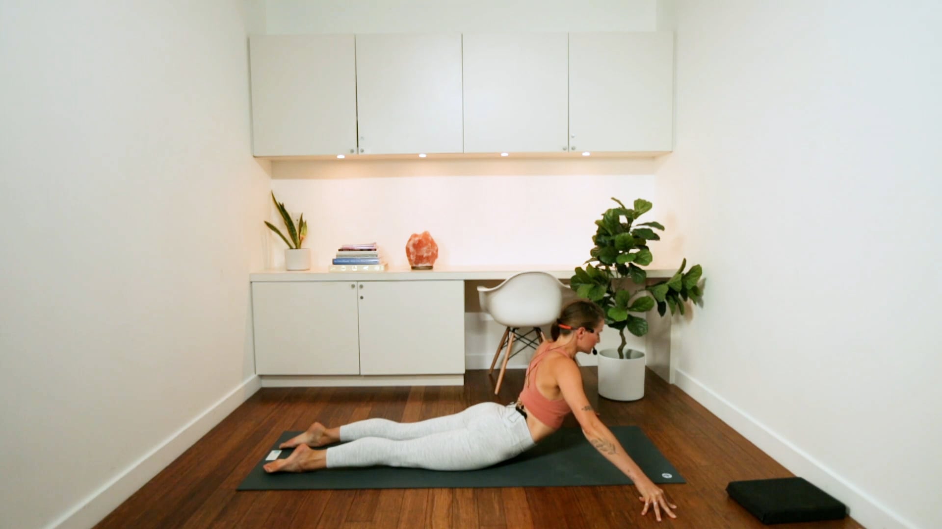 Energizing Afternoon Flow (62 min) - with Heather Obre