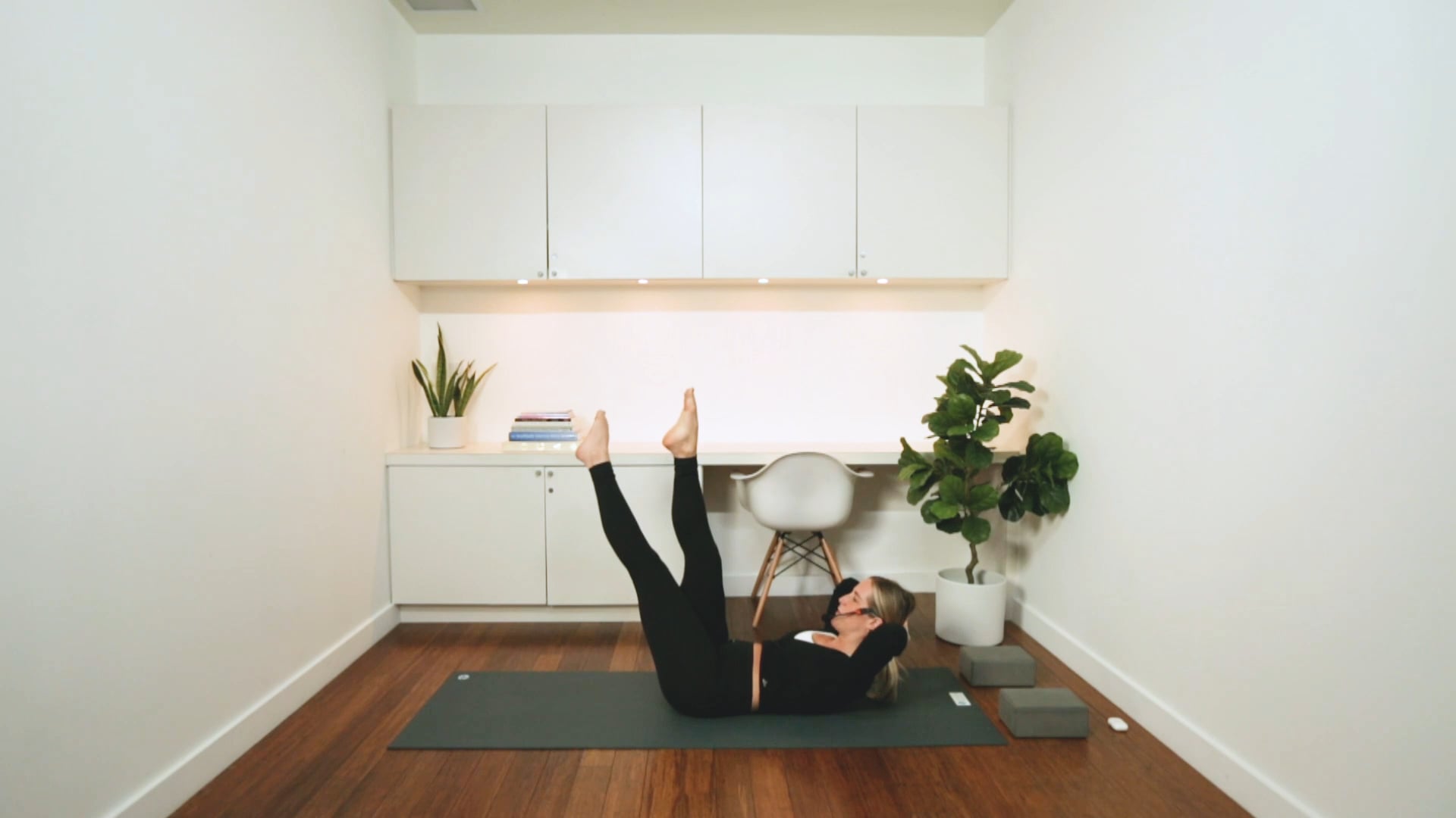 Side Body Flow (55 min) - with Mikaela Millington