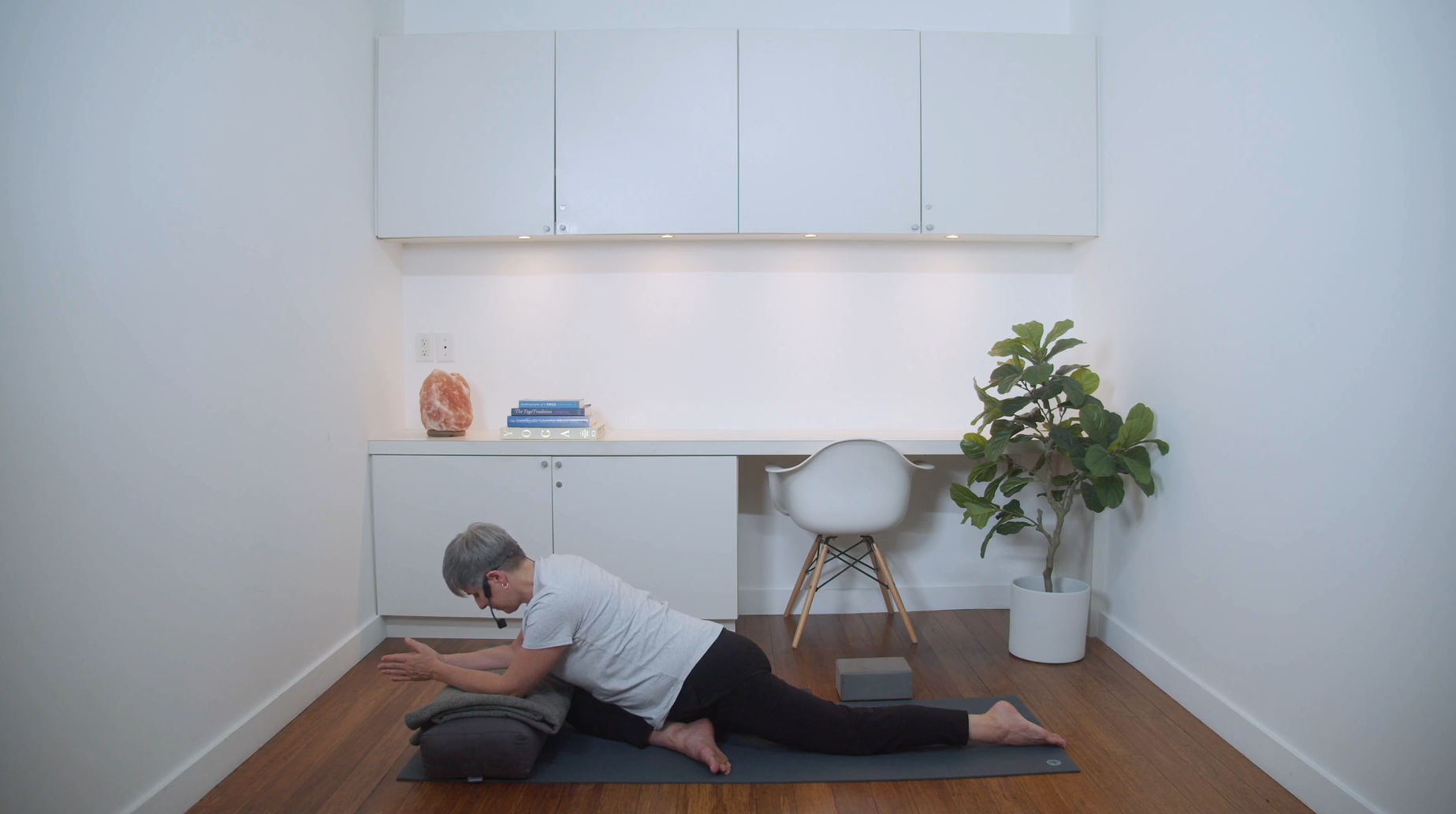 Yin Yoga for New Beginnings (40 min) - with Lucy St. John