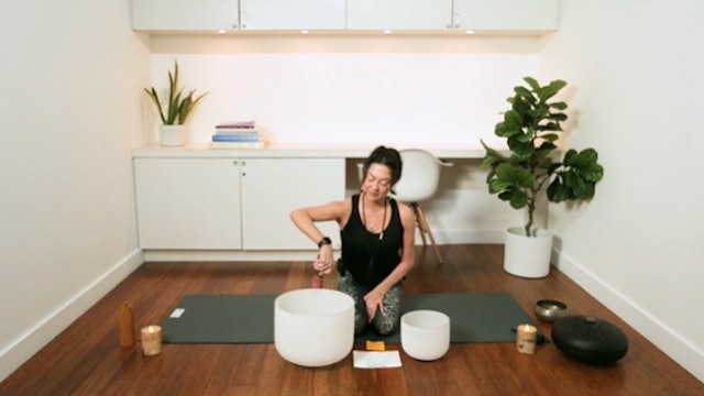 Sound Bath for Relaxation (10 min) - with Hillary Keegan 
