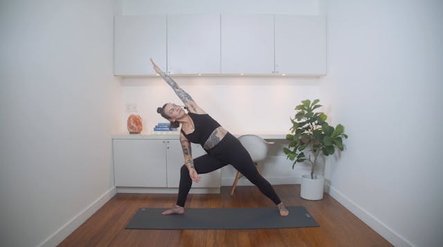 Holiday Unwind Flow Yoga (45 min) - w...