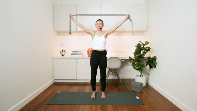 Shoulder Love Hatha (45 min) - with Jayme Burke 