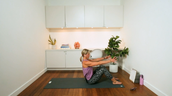 Open & Lengthen Pilates (20 min) - with Hana Weinwurm