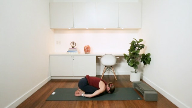 Accessible Hatha Yoga (35 min) - with Rebecca Hollingworth