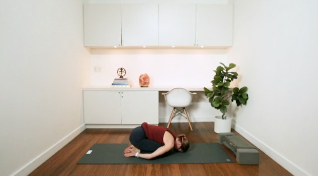 Accessible Hatha Yoga (35 min) - with Rebecca Hollingworth