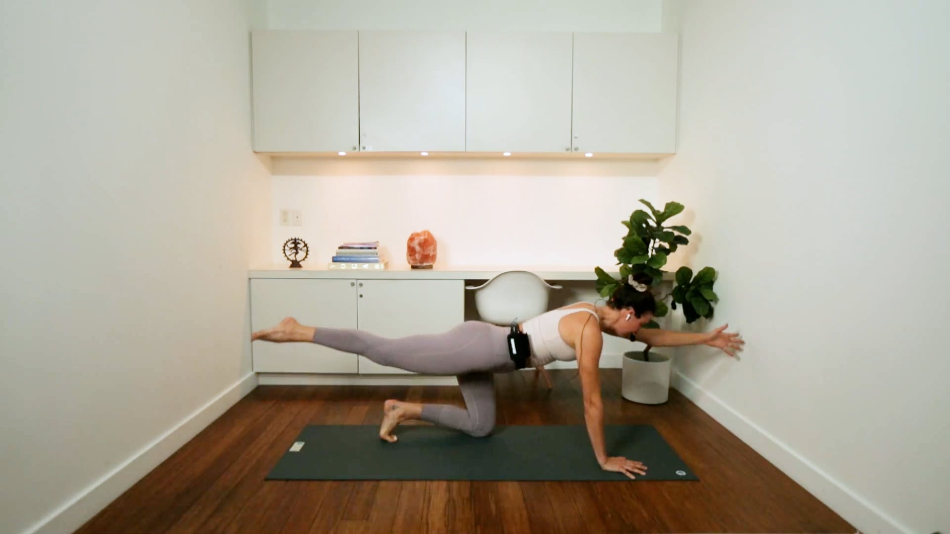 Freeing Flow Yoga (55 Min) - With Heather Lee - Heather Lee - YYOGA At Home