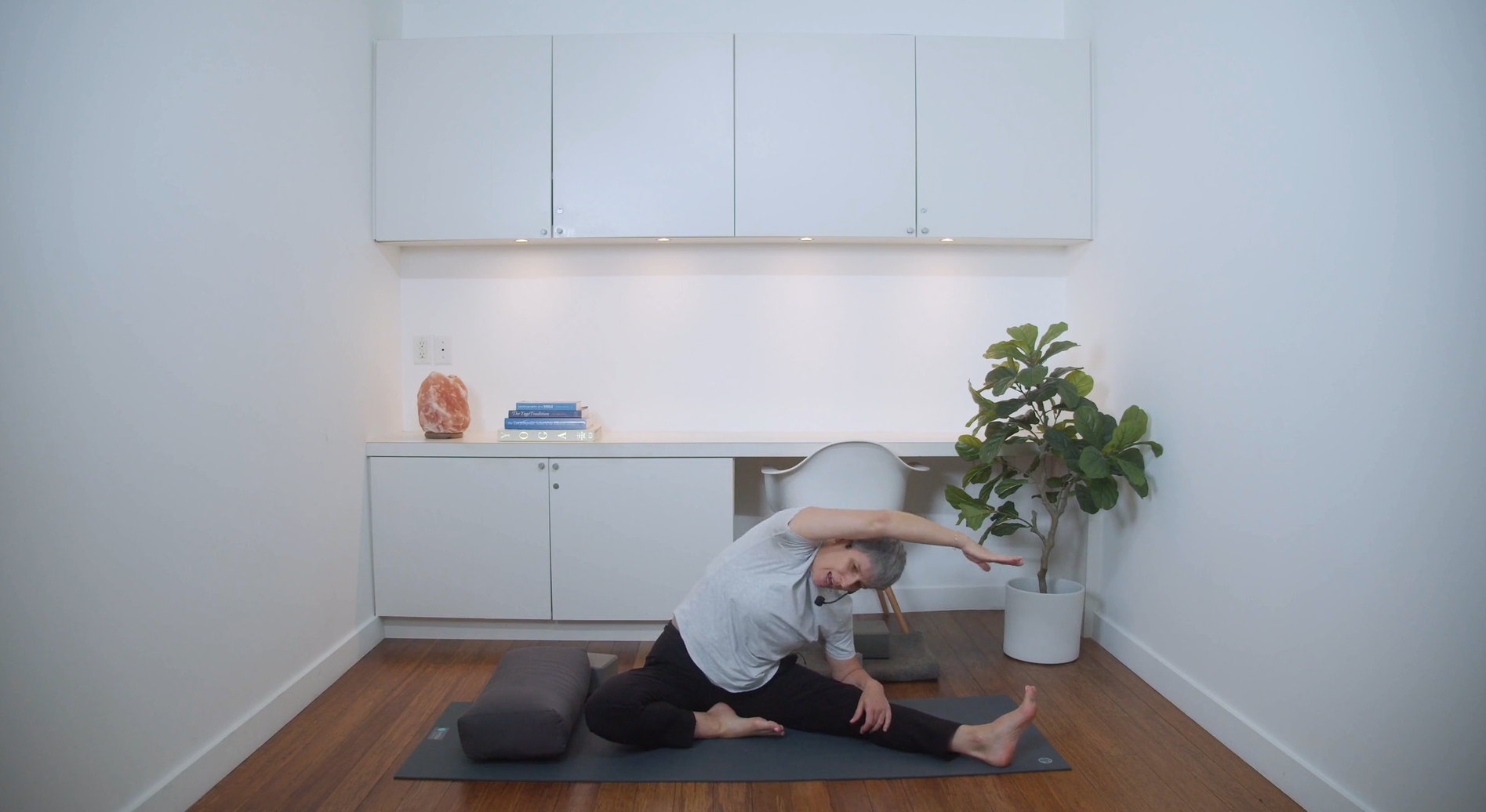 Yin Yoga for Gratitude (30 min) - with Lucy St. John