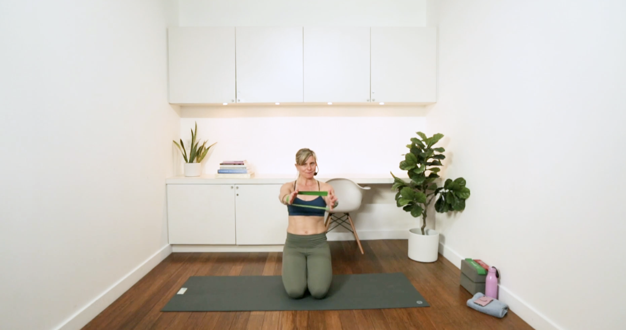Upper Body Resistance Band Burn (15 min) - with Hana Weinwurm