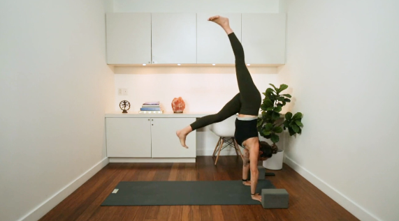 Flowy Fluid Flow (30 min) - with Mari Dickey