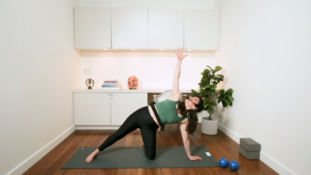  Pilates Flow (30 min) - with Stephanie Gladman