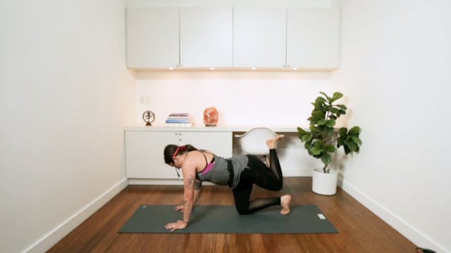 Low Impact Pilates (30 min) - with Ky...