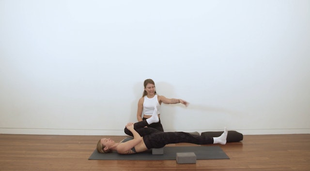 Grounding Yin Yoga (35 min) - with Ashley Levii