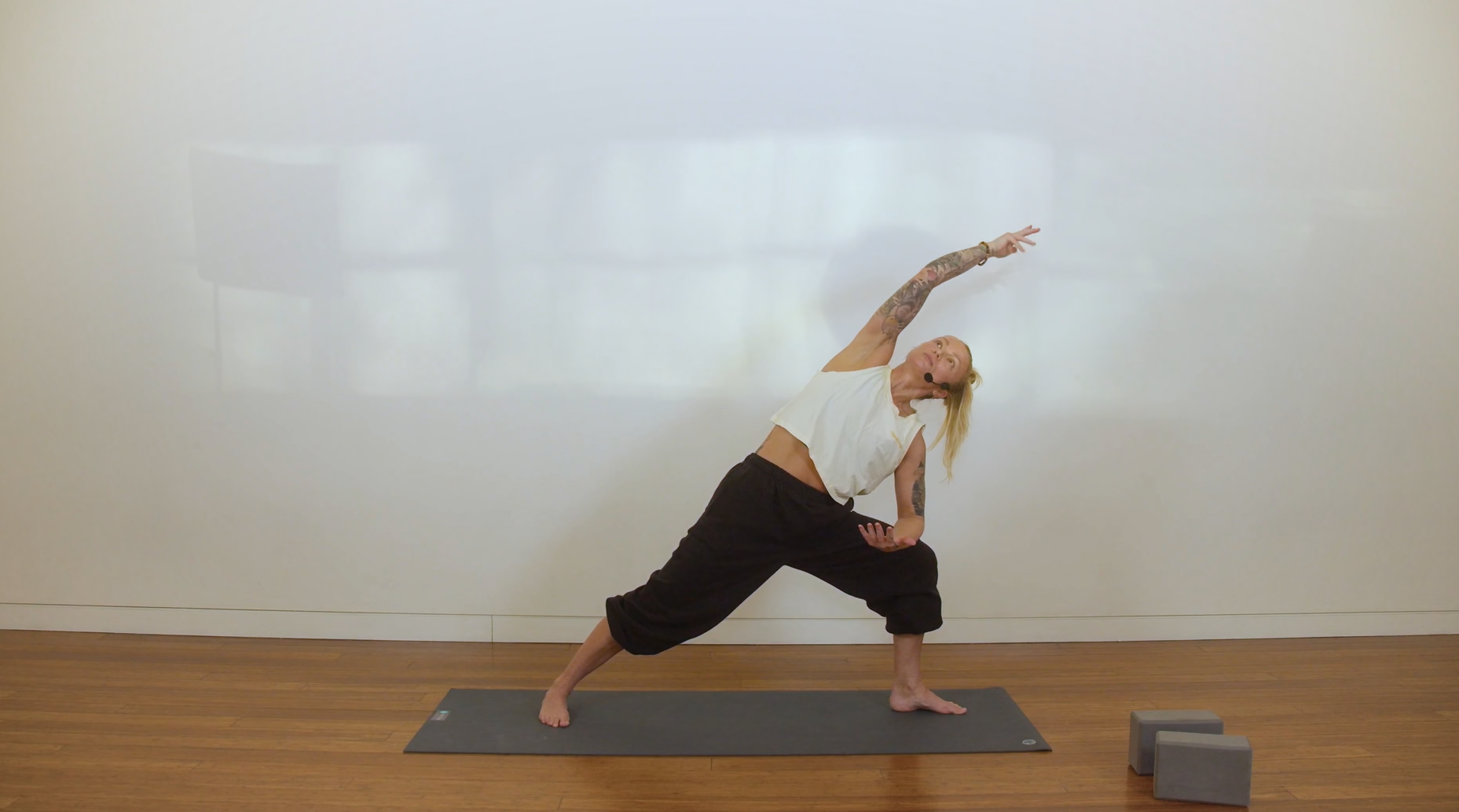 Flow Yoga to Release (30 min) - with Lyndsey Carr
