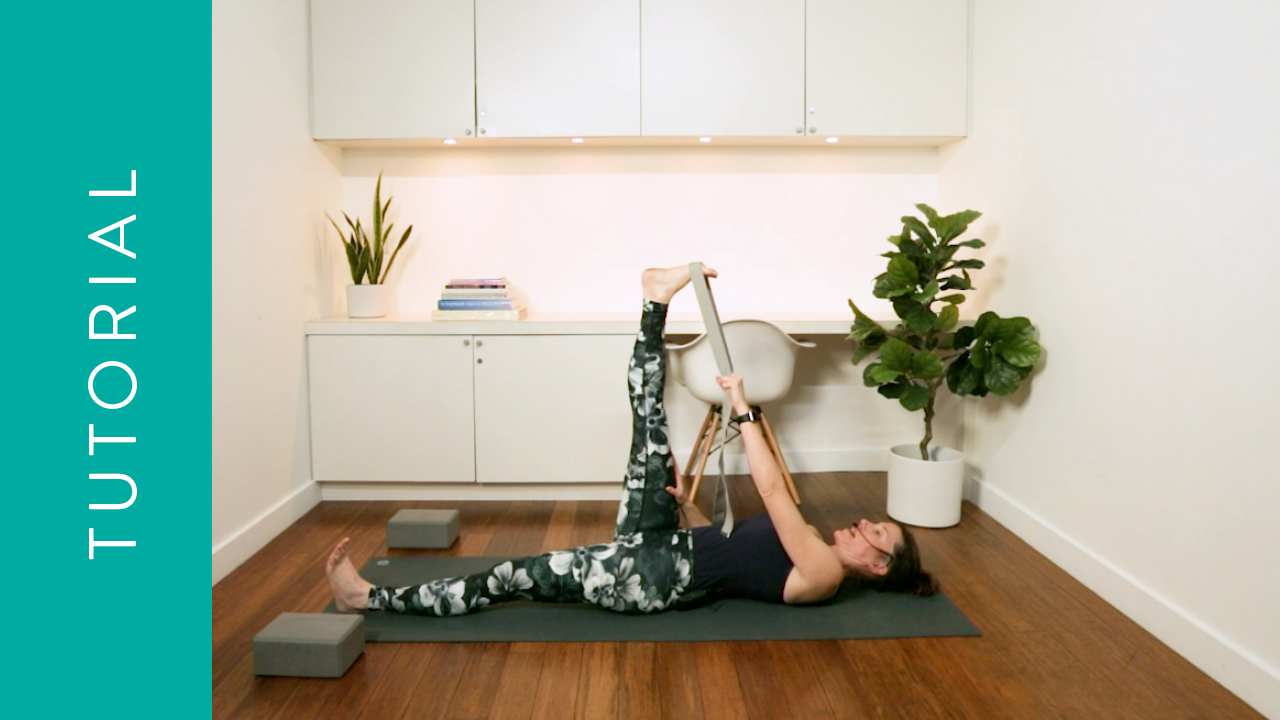 Tutorial: How to Stretch & Strengthen Your IT Band (15 min) – with Rachel Scott