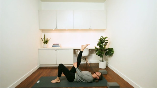 Gentle Hatha for Hips (30 min) - with Lisa Sanson