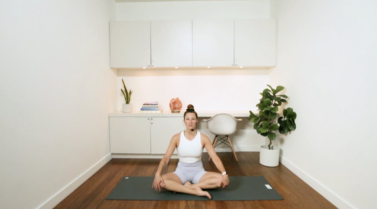 Smooth & Steady Hatha Flow (60 min) with Vanessa Bourget Vanessa