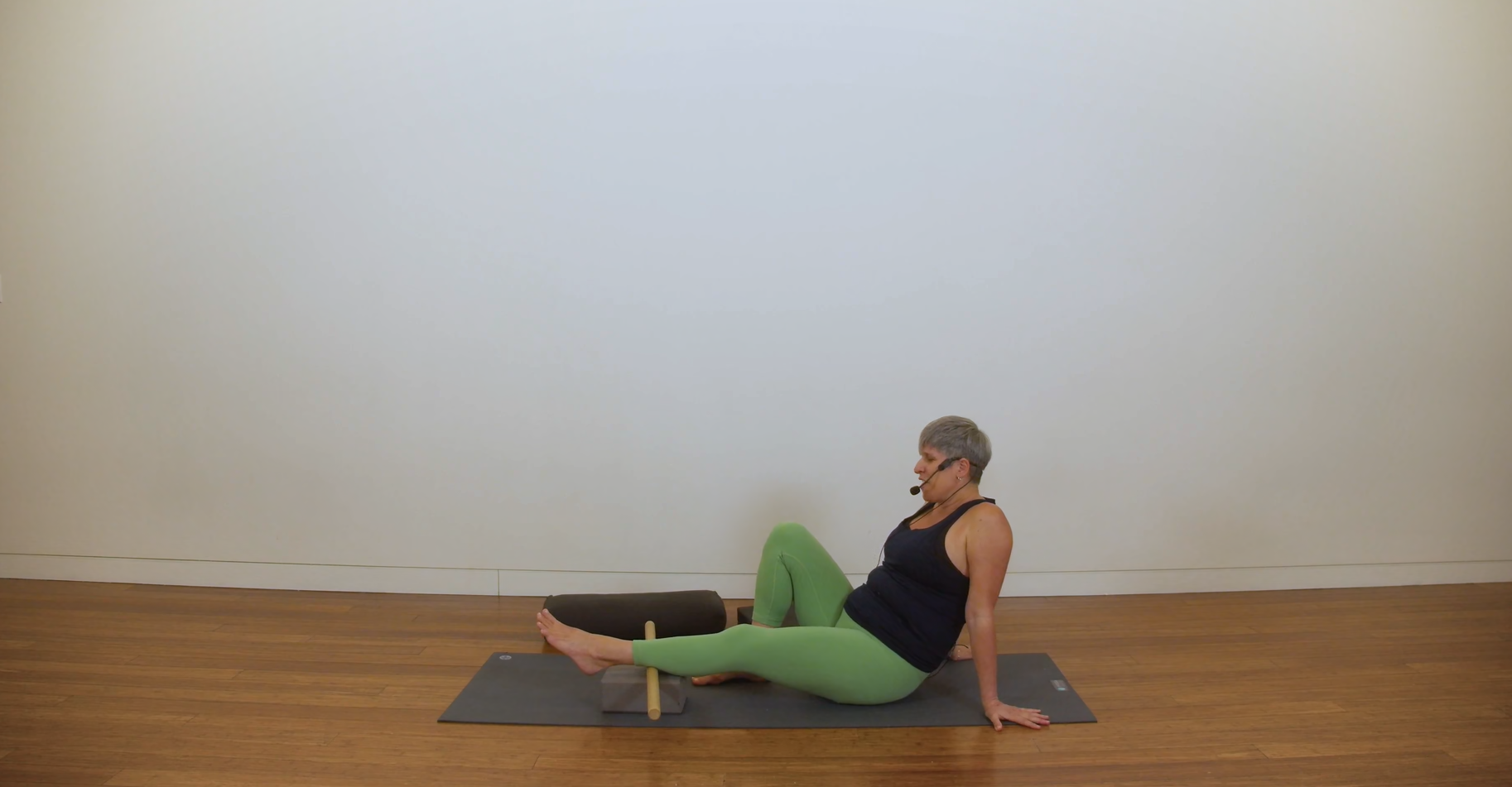 Gentle Hatha Yoga for Sore Muscles (30 min) - with Lucy St. John