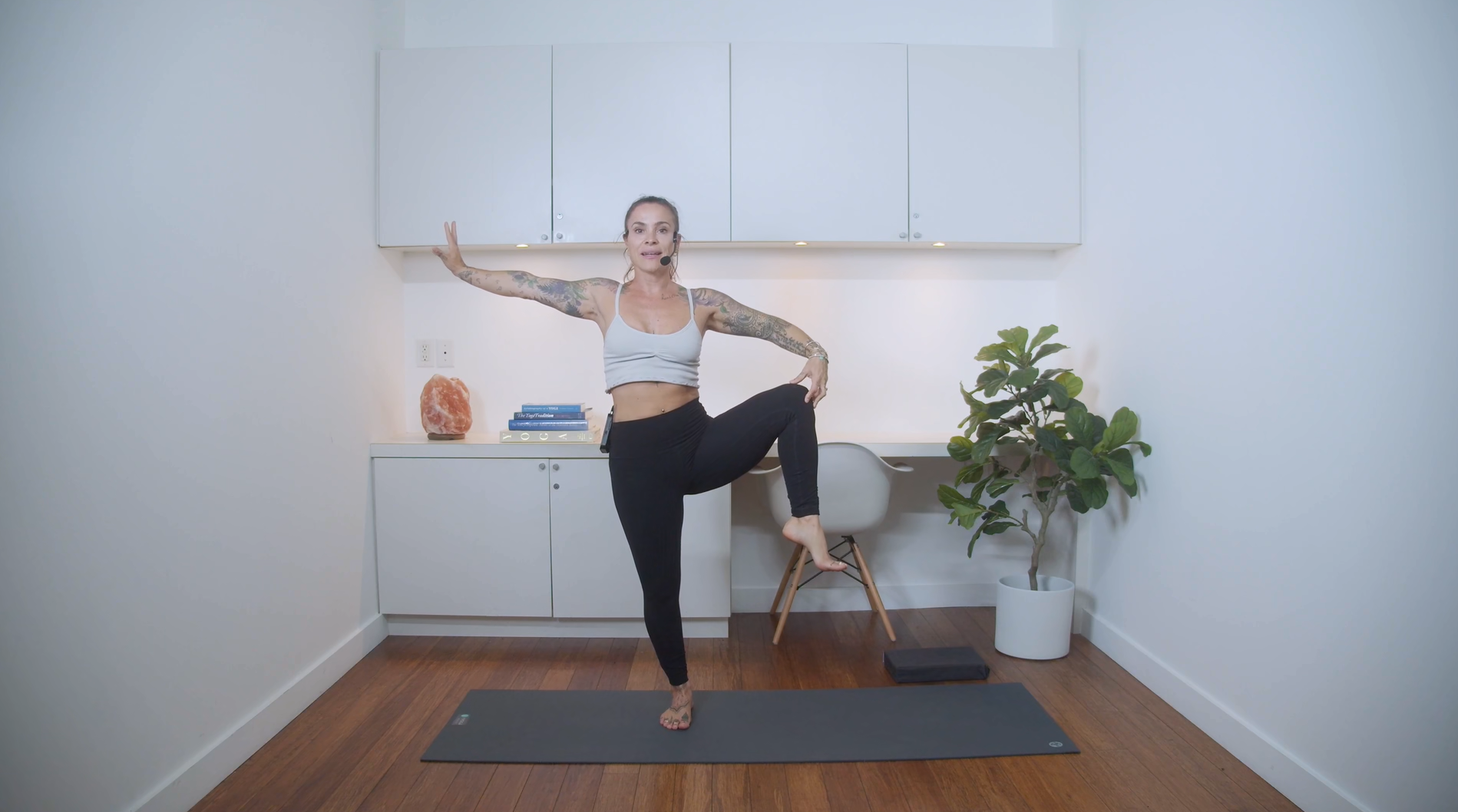 Unwavering Energy Power Yoga (45 min) - Crystal Rainbow Borelli