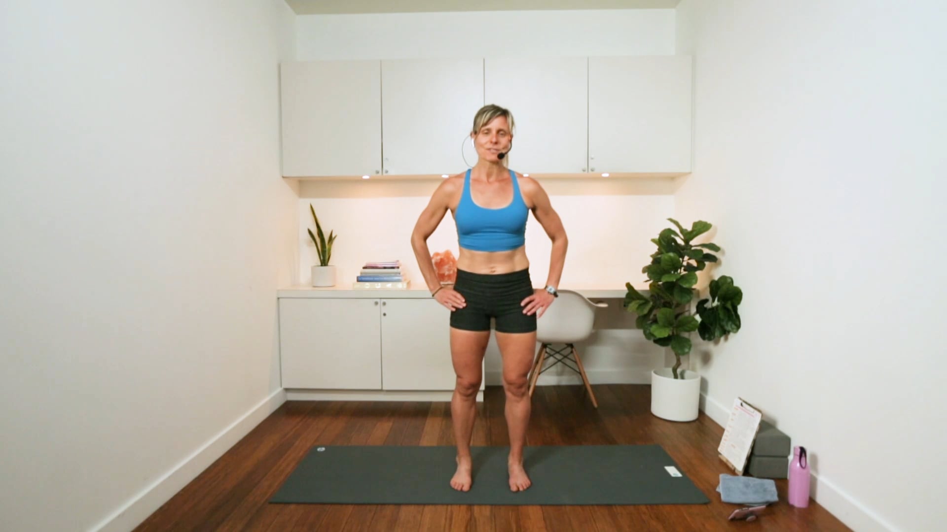 Pilates Tone & Burn (40 min) - with Hana Weinwurm