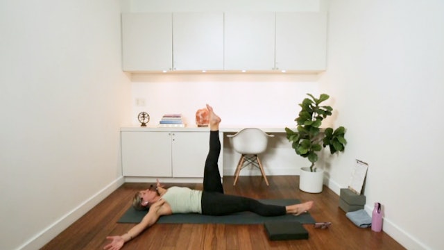 Total Body Pilates Fusion (30 min) - with Hana Weinwurm