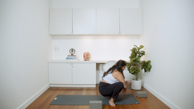 Easy on the Wrists Flow (25 min) - with Aaliya Noorani